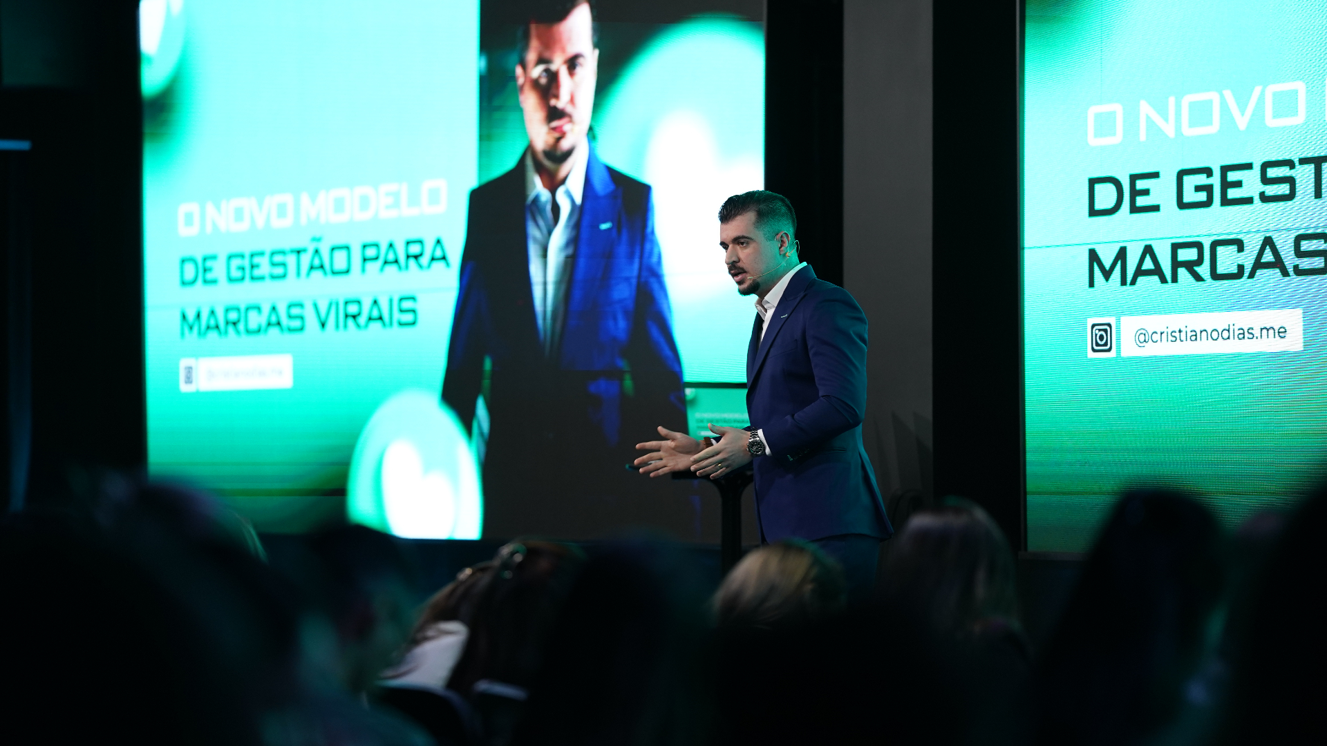 Cristiano Dias palestrando — O novo modelo de gestão para marcas virais